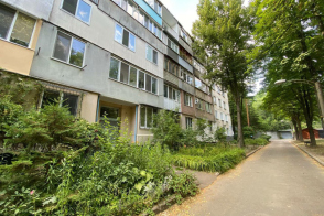 Apartament de vânzare în Chișinău – 2 camere + living, euroreparație și mobilat | Rîșcani, str. Miron Costin