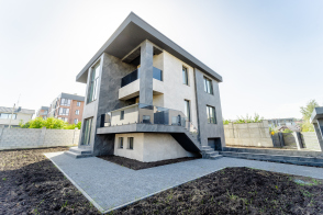 Casă individuală modernă, 2 nivele, 250 m², teren 4,6 ari – str. Ciocîrliei, Centru