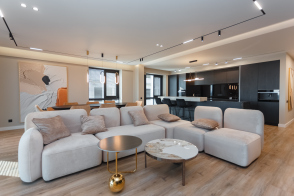 De închiriat – Apartament de lux în Complexul Rezidențial „Square Residence”