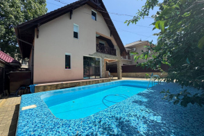 Vânzare două case cu design individual și piscină | 280 m² | Bălți, str. Bulgară, 43/V