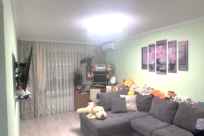 Se oferă spre vânzare un apartament cu 3 camere, situat în sectorul Ciocana, str. Petru Zadnipru