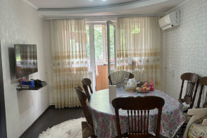 Vă ofer spre vânzare un apartament cu 4 camere