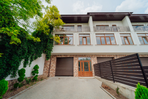 Townhouse modern de vânzare în Sîngera — varianta albă, gata pentru a deveni ACASĂ!