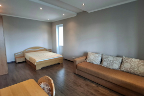 Apartament 1 cameră + 2 balcoane | str. Kiev 16/6 – 43 m² + debara!