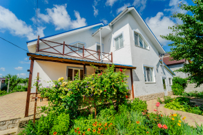 De vânzare – Casă individuală, 2 nivele, 223,9 m², 8 ari teren privat, comuna Trușeni, str. Spicului